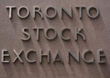 CANADA STOCKS-Energy stocks push TSX higher