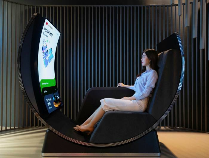 LG’s media chair combines a recliner with a 55” curved screen